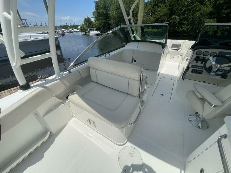 2016 Boston Whaler 270 Vantage