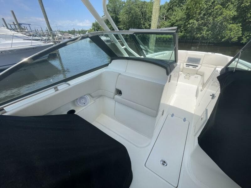 2016 Boston Whaler 270 Vantage