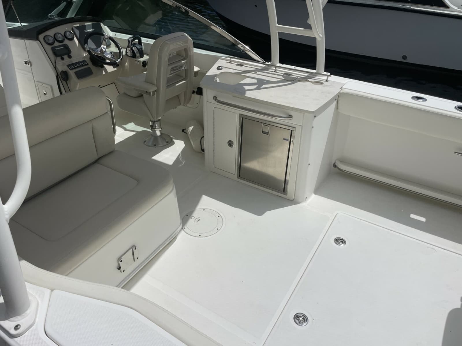2016 Boston Whaler 270 Vantage