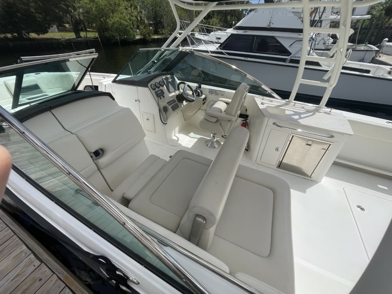 2016 Boston Whaler 270 Vantage