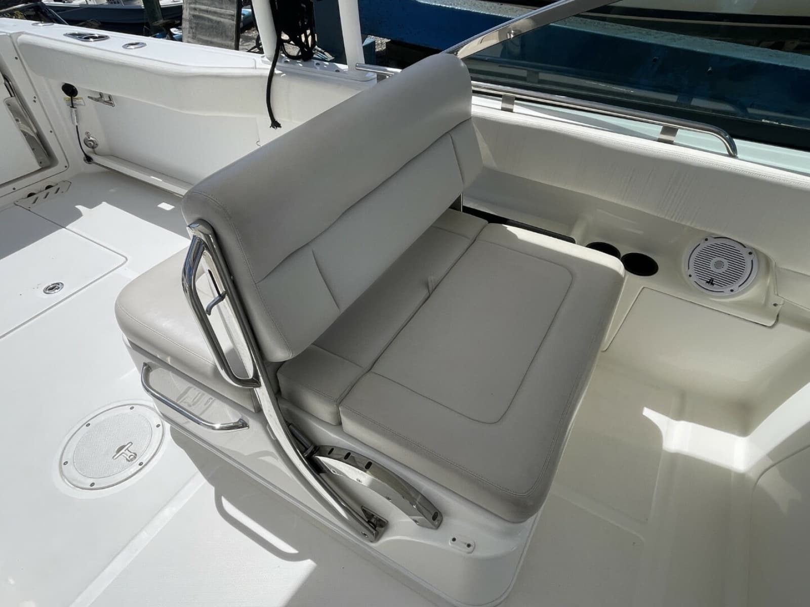 2016 Boston Whaler 270 Vantage