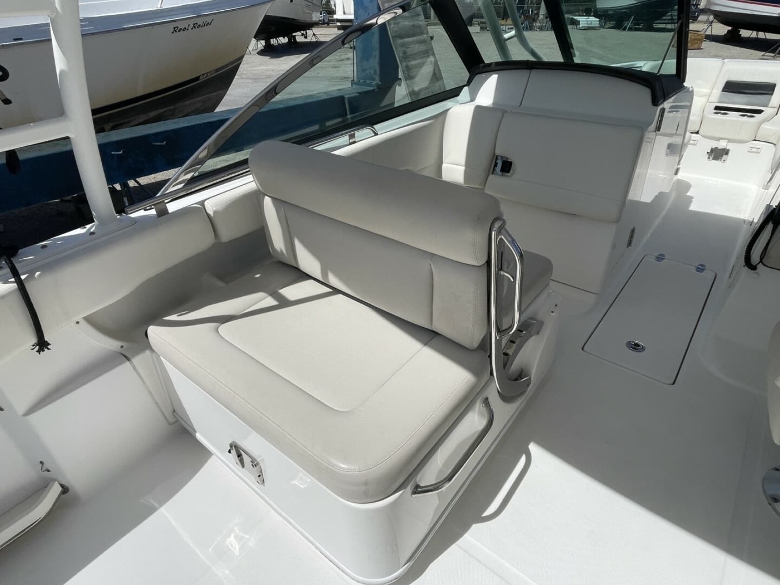 2016 Boston Whaler 270 Vantage