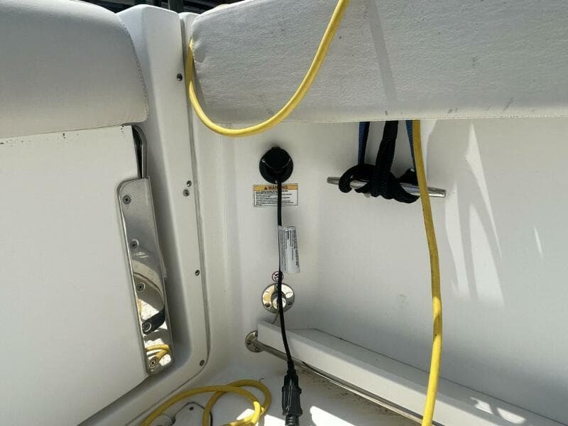 2016 Boston Whaler 270 Vantage