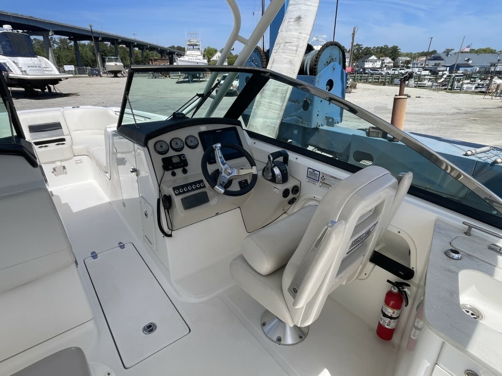 2016 Boston Whaler 270 Vantage
