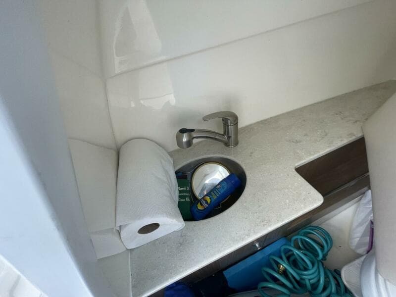 2016 Boston Whaler 270 Vantage