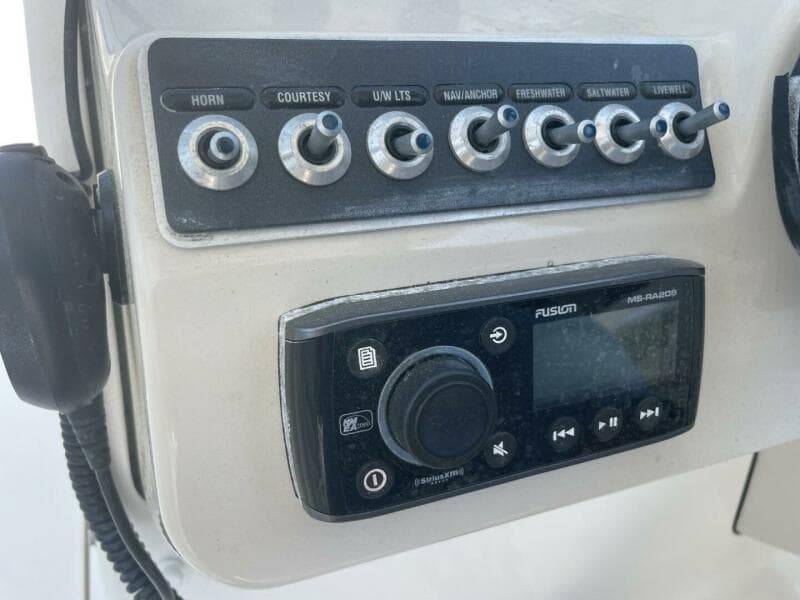 2016 Boston Whaler 270 Vantage