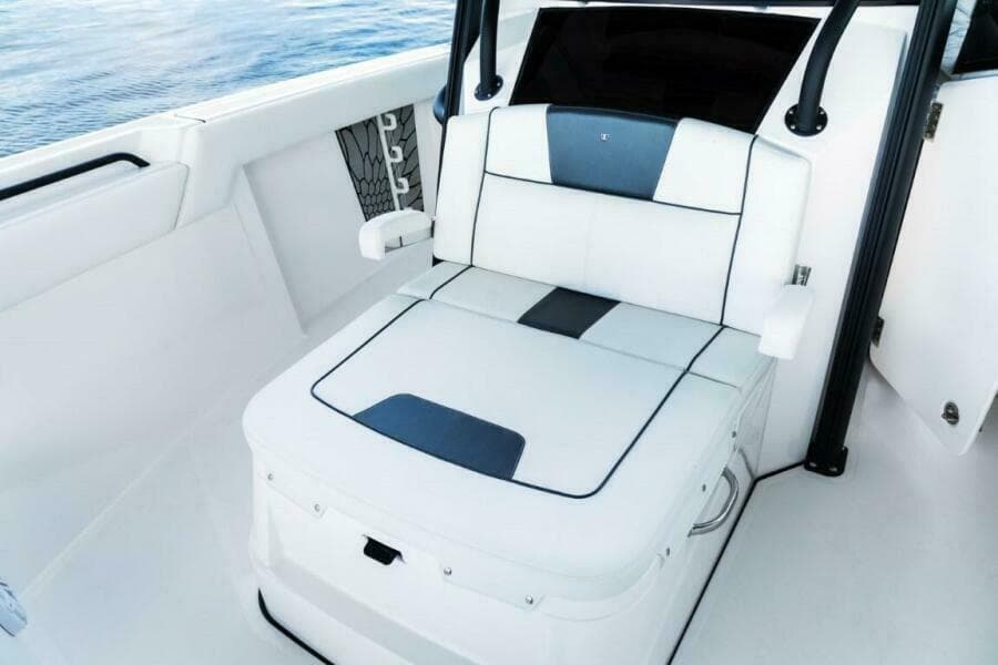 2025 Wellcraft 352 Fisherman