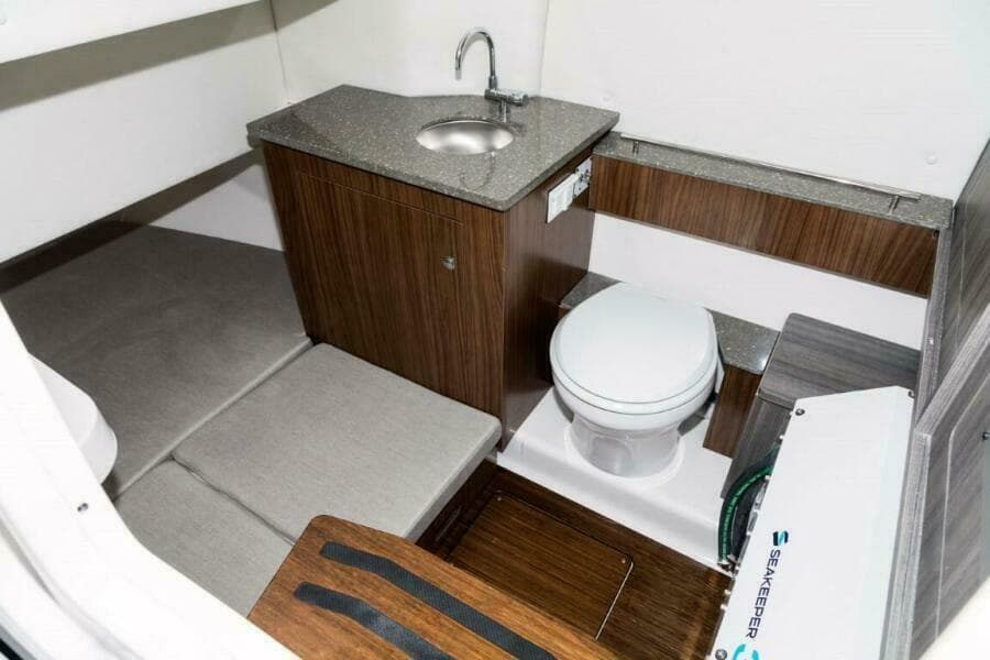 2025 Wellcraft 352 Fisherman