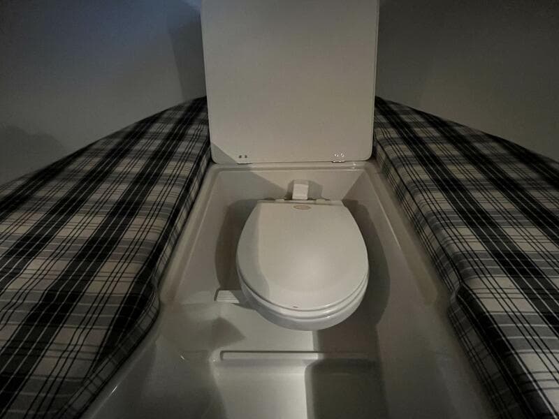 2005 Chris-Craft Corsair 28