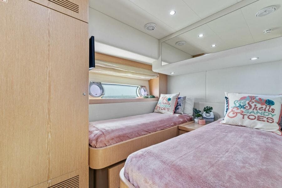 2013 Ferretti Yachts 620