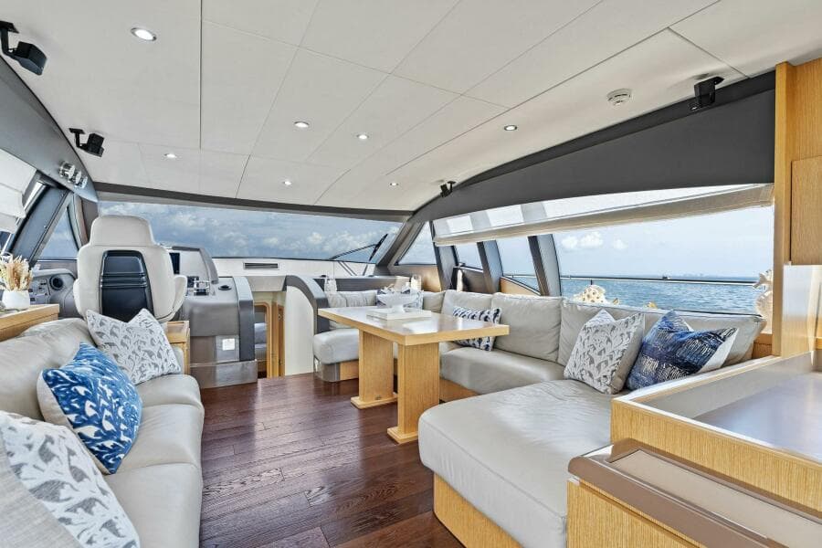 2013 Ferretti Yachts 620 Salon/Galley
