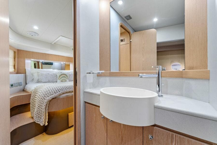 2013 Ferretti Yachts 620