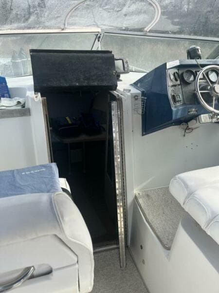 1989 Carver 2557 Montego