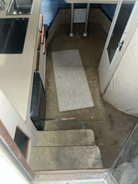 1989 Carver 2557 Montego