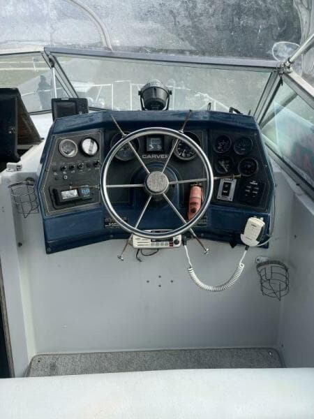 1989 Carver 2557 Montego