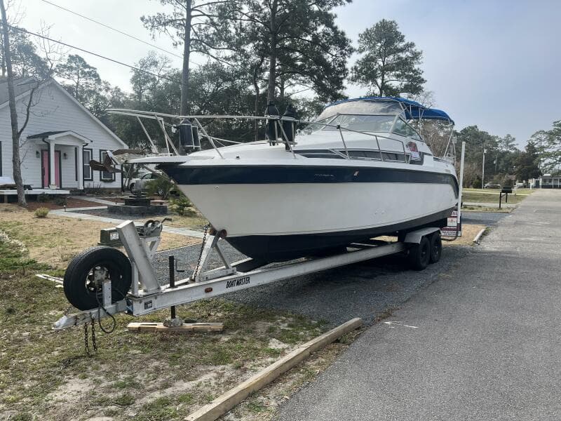 1989 Carver 2557 Montego