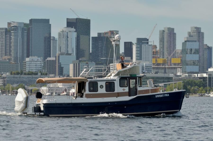 2013 Ranger Tugs R-31 CB