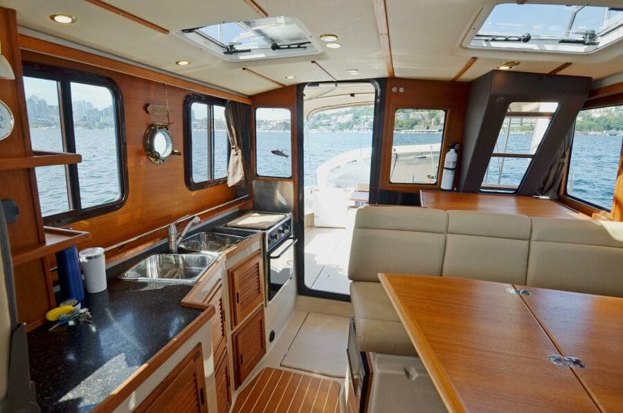 2013 Ranger Tugs R-31 CB