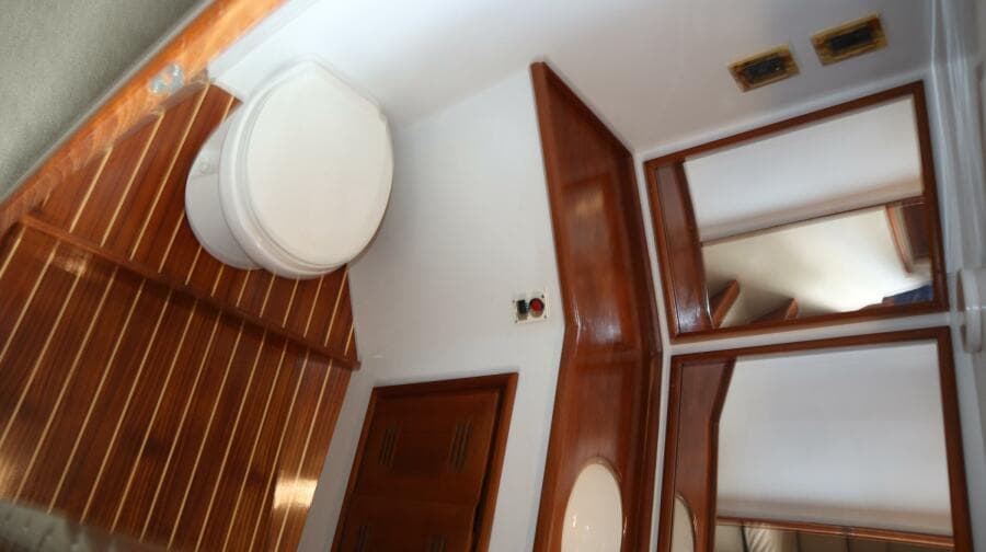 2002 Miller Marine 38 Open