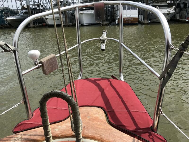 HC 43 Irreversible stern rail