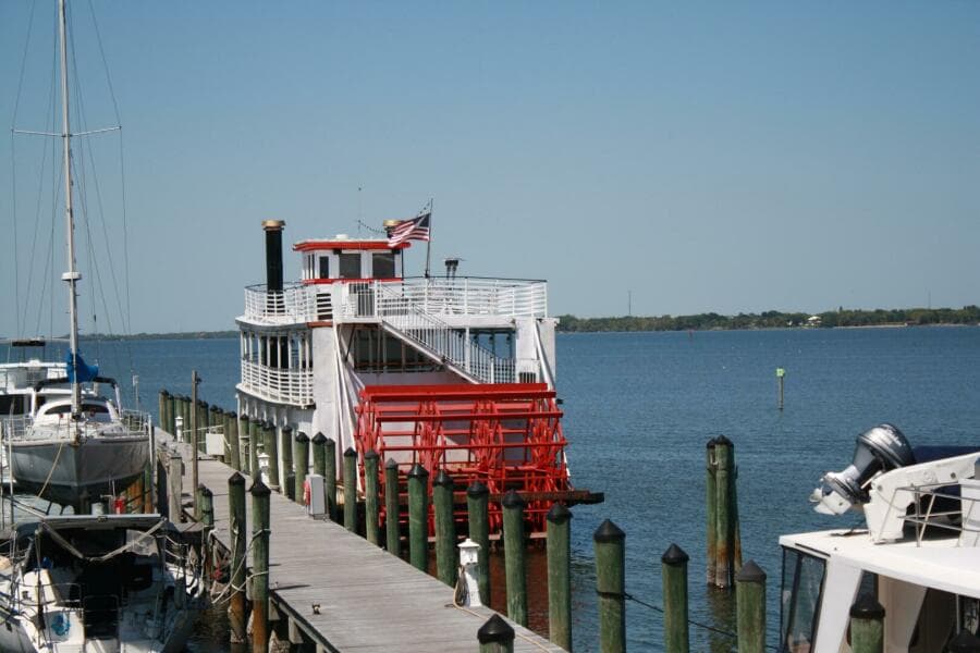1984 Commercial Vinette 99 Paddle Wheel