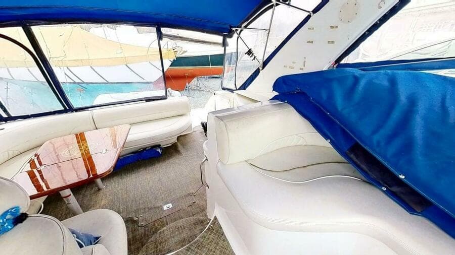 1998 Cruisers Yachts 4270