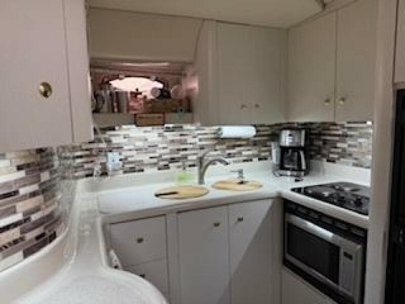 1998 Cruisers Yachts 4270