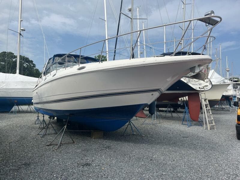 1998 Cruisers Yachts 4270