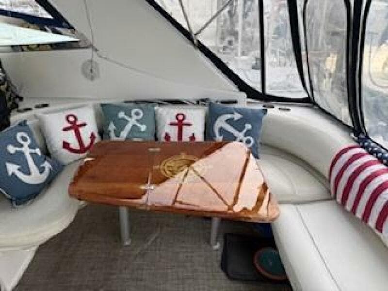 1998 Cruisers Yachts 4270