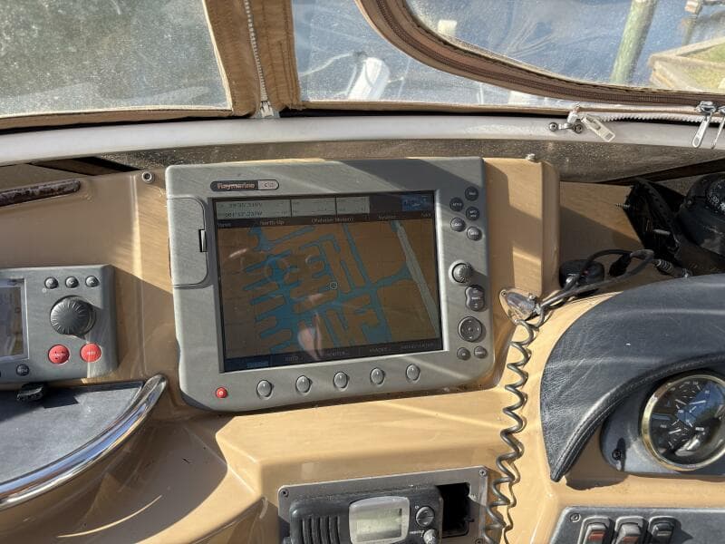 Raymarine C120 chart, radar