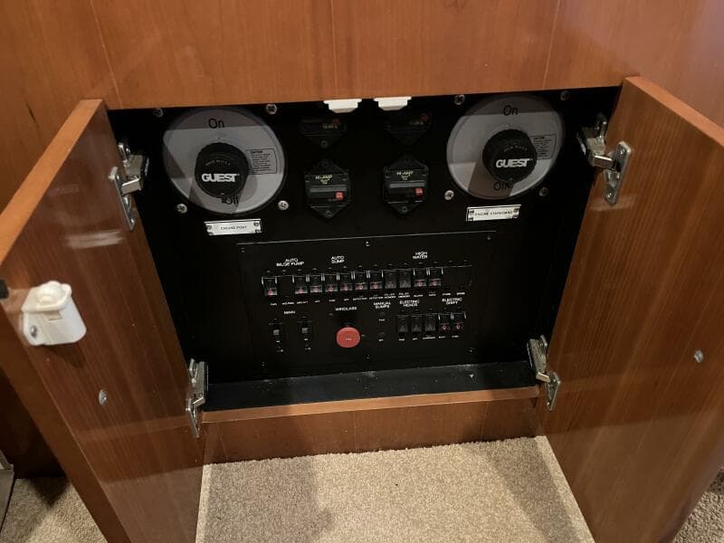 Engine battery switches 