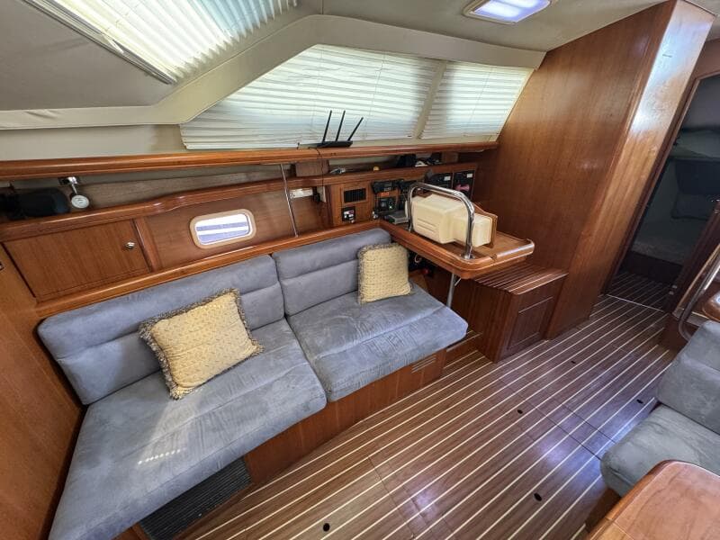 2007 Hunter Deck Salon