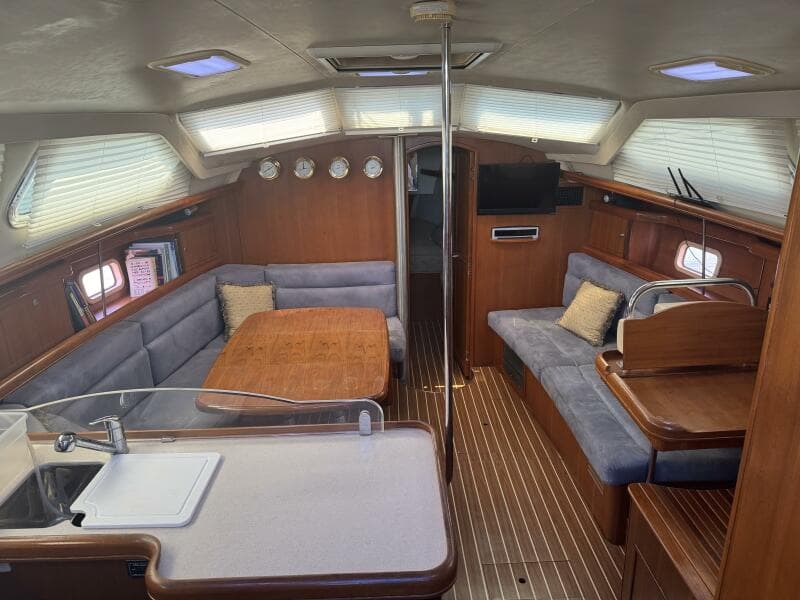 2007 Hunter Deck Salon