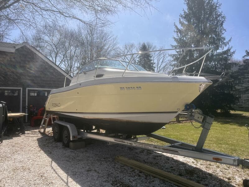Robalo 225 Strb Side On Trailer