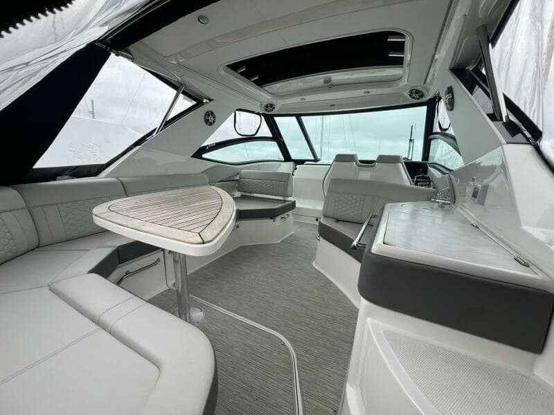 2023 Sea Ray 320 Sundancer - Photo 34
