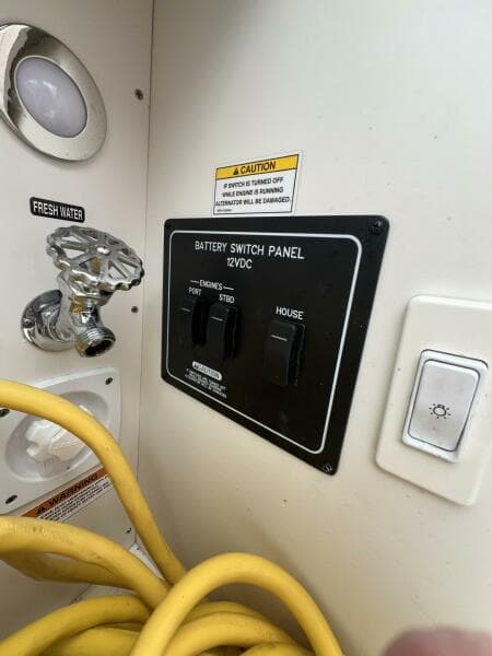 2023 Sea Ray 320 Sundancer - Photo 40