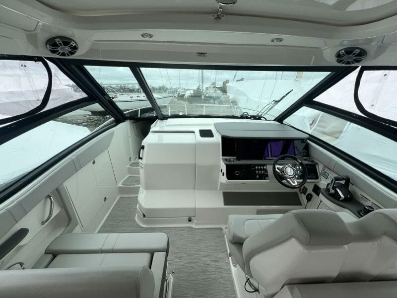 2023 Sea Ray 320 Sundancer - Photo 23