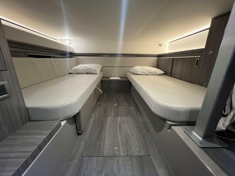 2023 Sea Ray 320 Sundancer - Photo 28