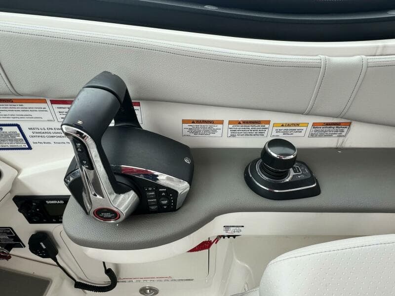 2023 Sea Ray 320 Sundancer - Photo 32
