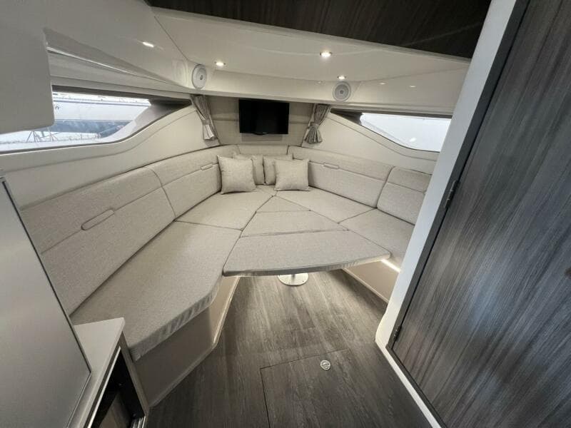 2023 Sea Ray 320 Sundancer - Photo 27