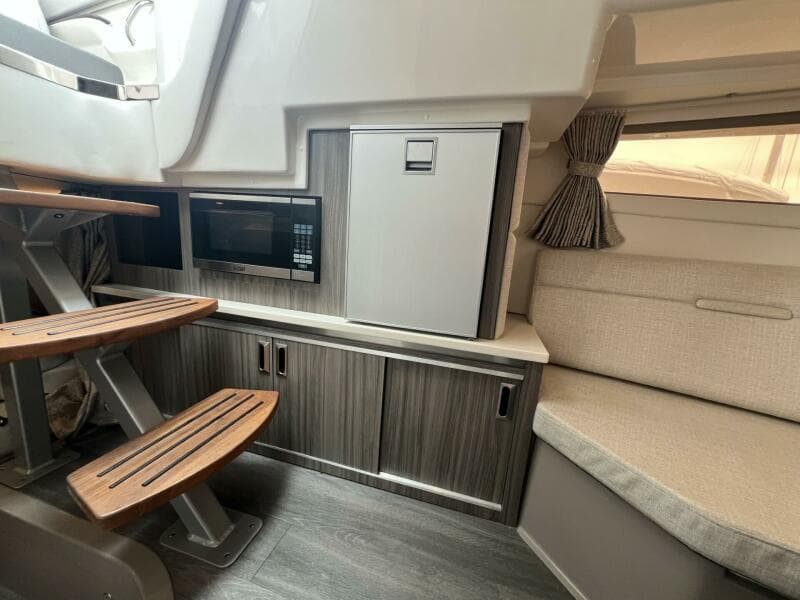 2023 Sea Ray 320 Sundancer - Photo 25