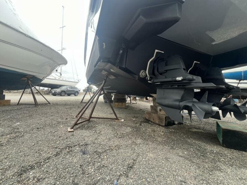 2023 Sea Ray 320 Sundancer - Photo 42