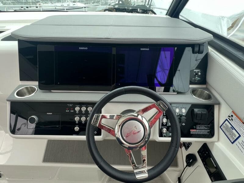 2023 Sea Ray 320 Sundancer - Photo 31