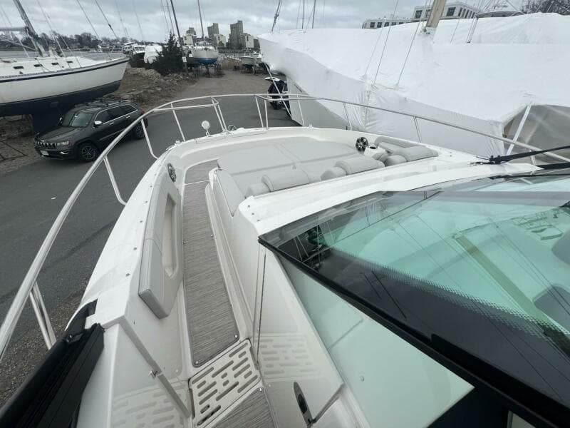 2023 Sea Ray 320 Sundancer - Photo 21