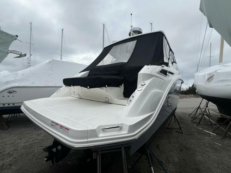 2023 Sea Ray 320 Sundancer - Photo 18