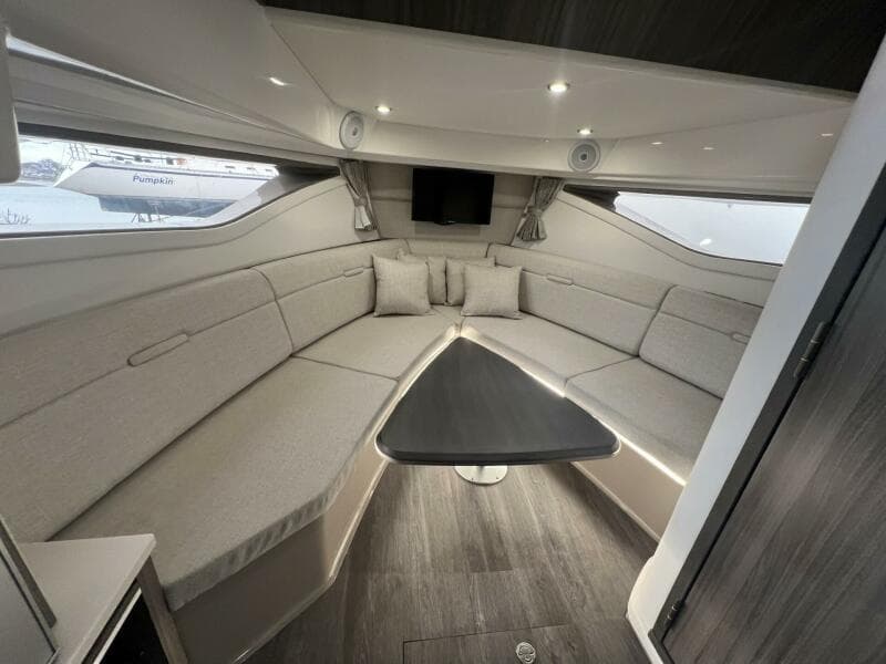2023 Sea Ray 320 Sundancer - Photo 26