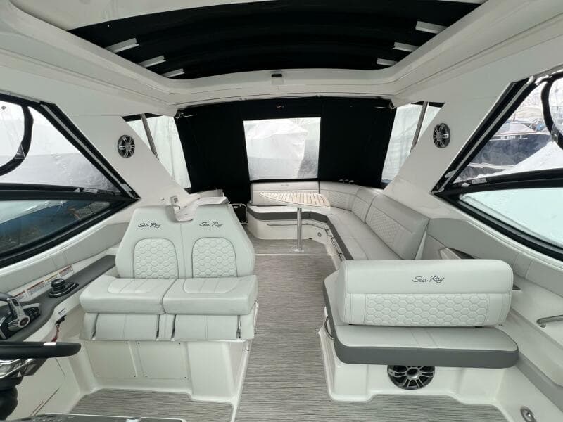 2023 Sea Ray 320 Sundancer - Photo 38