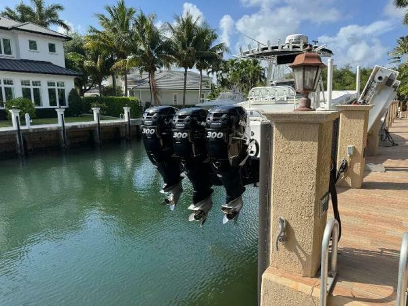 2008 Fountain 34 Center Consoles