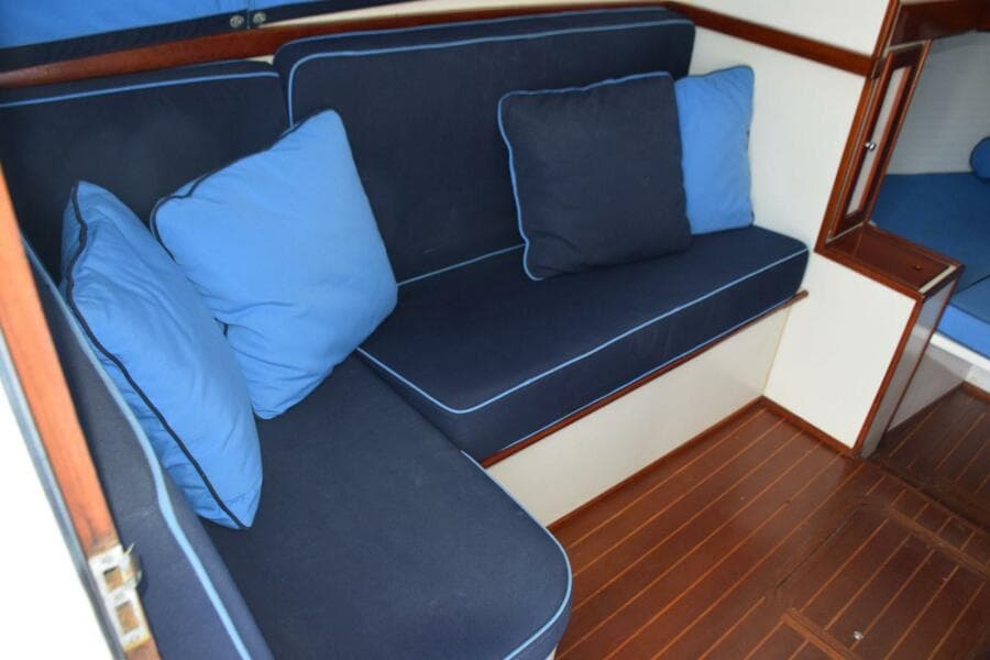 L Shape Settee To Portside