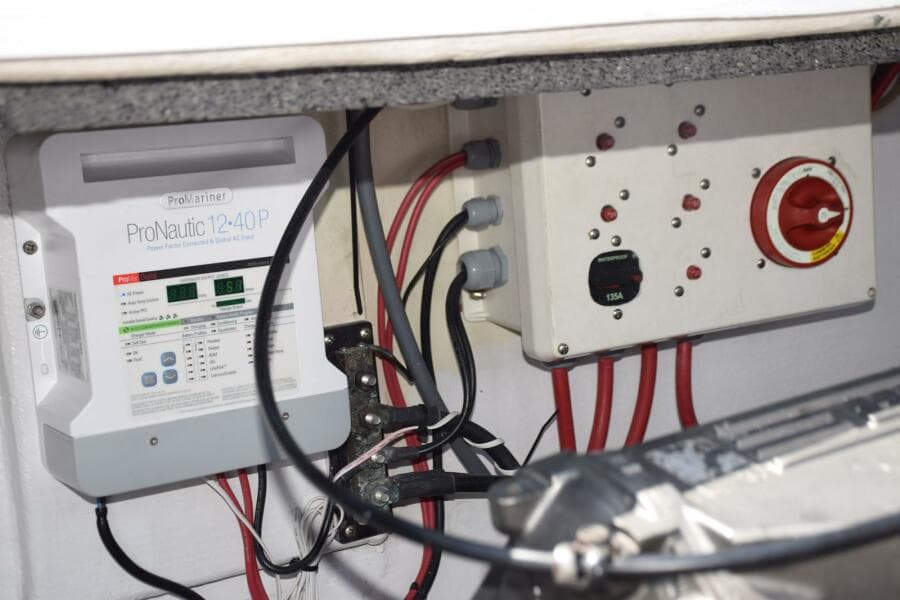 Outboard Port Motor, Smart Charger, Shut Off Switch, Circuit Breakers